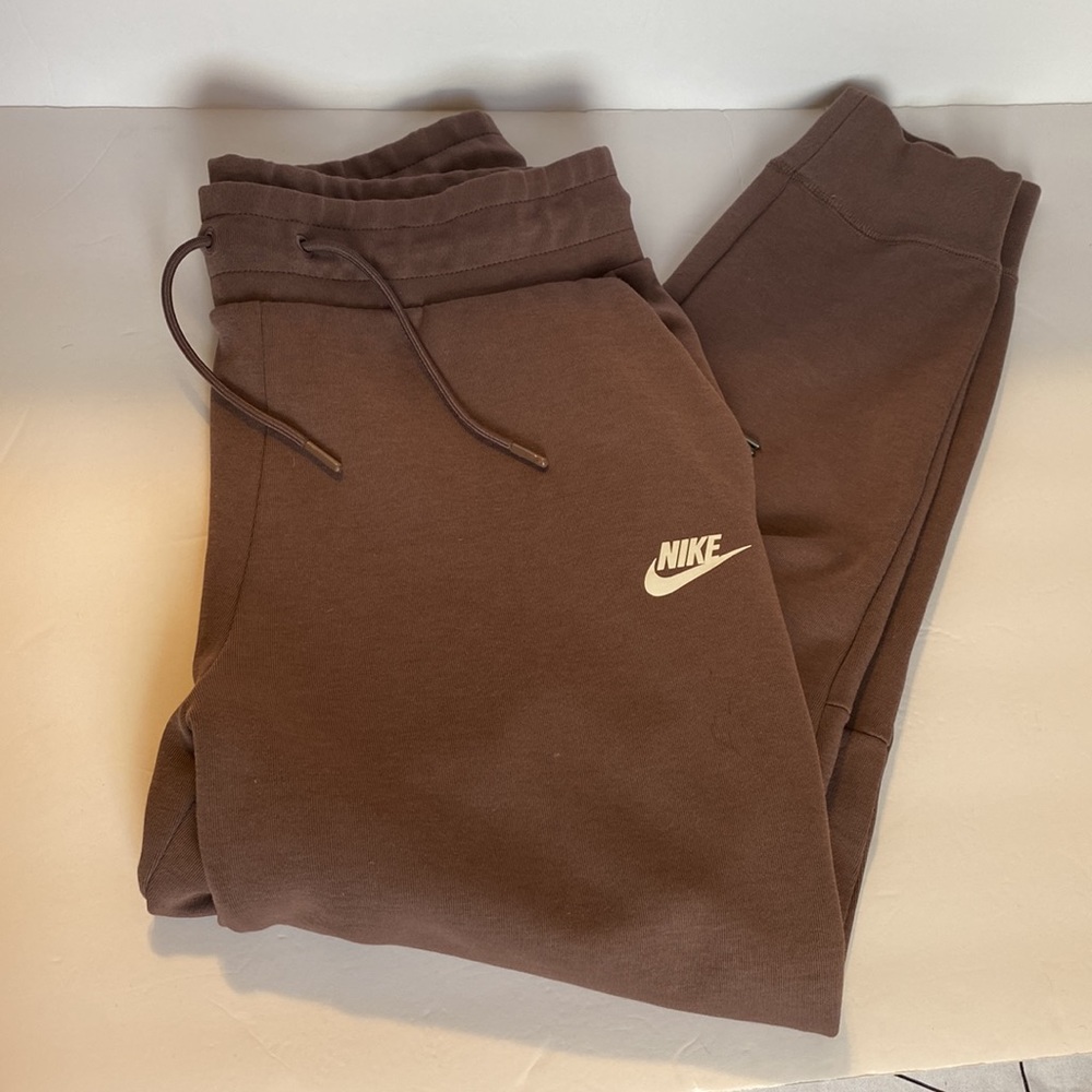 Nike Tech Set - Picture 6 of 7